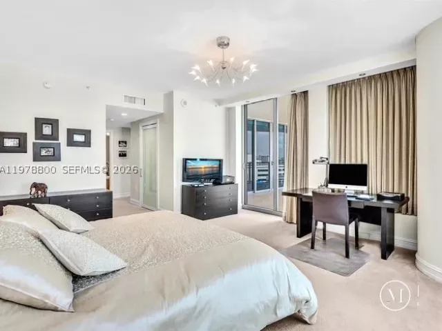 3-bedroom condo for sale in Hollywood - 3535 S Ocean Dr 905 - MondialRealty