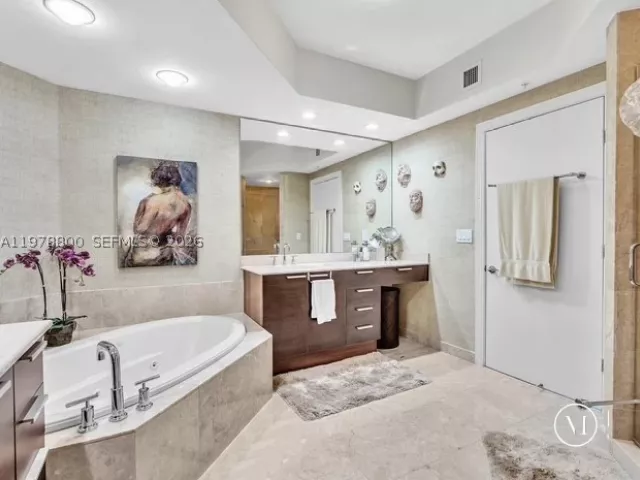 3-bedroom condo for sale in Hollywood - 3535 S Ocean Dr 905 - MondialRealty