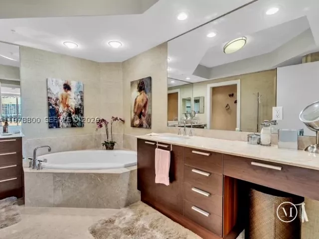 3-bedroom condo for sale in Hollywood - 3535 S Ocean Dr 905 - MondialRealty