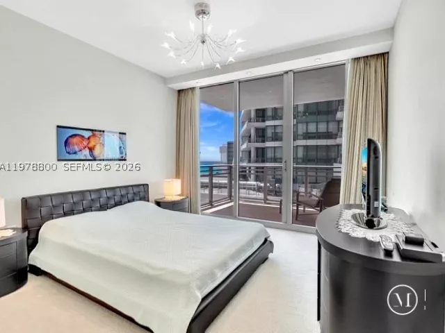 3-bedroom condo for sale in Hollywood - 3535 S Ocean Dr 905 - MondialRealty