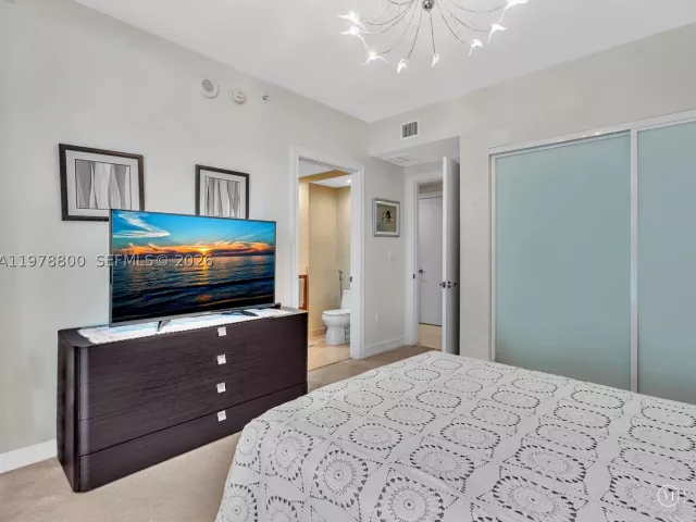 3-bedroom condo for sale in Hollywood - 3535 S Ocean Dr 905 - MondialRealty