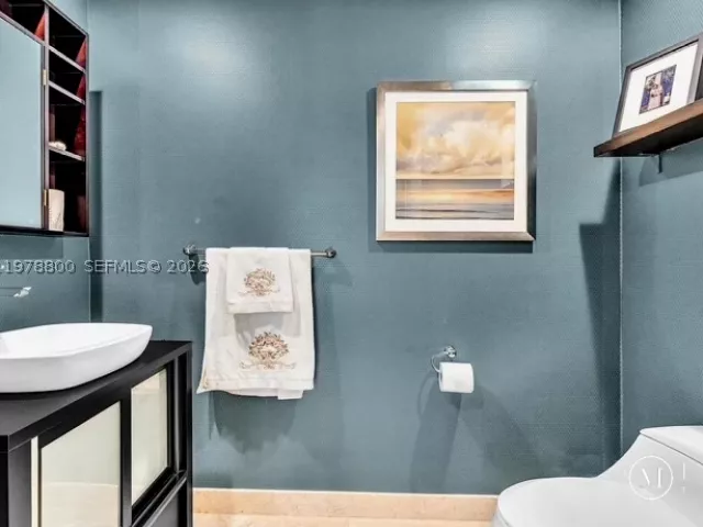 3-bedroom condo for sale in Hollywood - 3535 S Ocean Dr 905 - MondialRealty