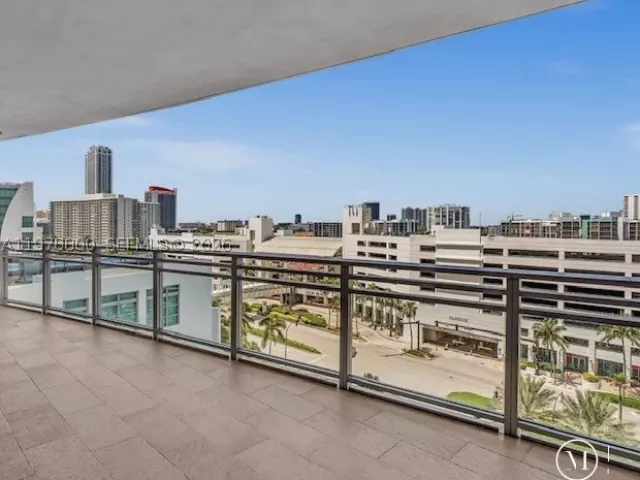 3-bedroom condo for sale in Hollywood - 3535 S Ocean Dr 905 - MondialRealty