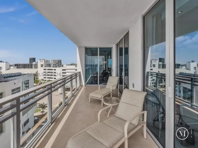 3-bedroom condo for sale in Hollywood - 3535 S Ocean Dr 905 - MondialRealty