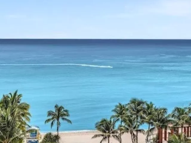 3-bedroom condo for sale in Hollywood - 3535 S Ocean Dr 905 - MondialRealty