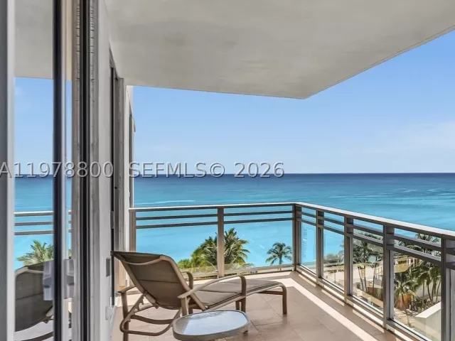 3-bedroom condo for sale in Hollywood - 3535 S Ocean Dr 905 - MondialRealty