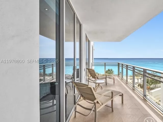 3-bedroom condo for sale in Hollywood - 3535 S Ocean Dr 905 - MondialRealty