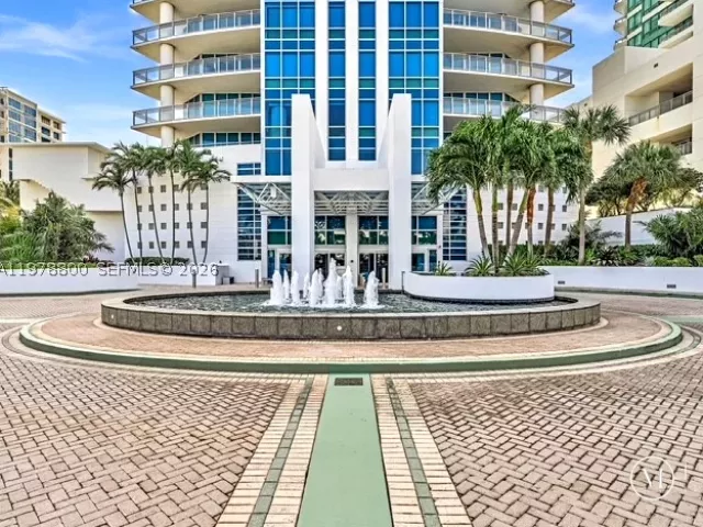 3-bedroom condo for sale in Hollywood - 3535 S Ocean Dr 905 - MondialRealty