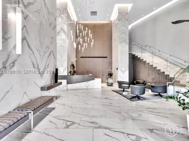 3-bedroom condo for sale in Hollywood - 3535 S Ocean Dr 905 - MondialRealty