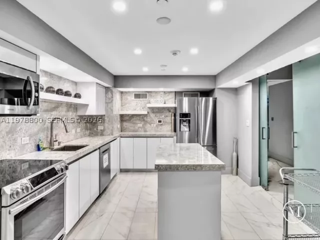 3-bedroom condo for sale in Hollywood - 3535 S Ocean Dr 905 - MondialRealty