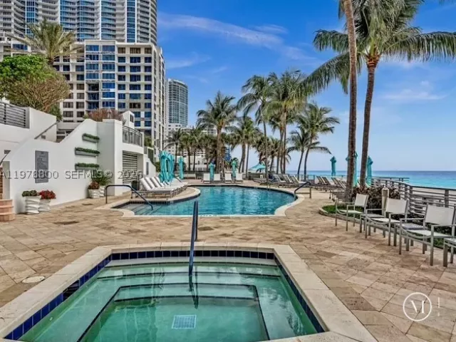 3-bedroom condo for sale in Hollywood - 3535 S Ocean Dr 905 - MondialRealty