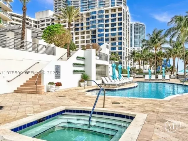 3-bedroom condo for sale in Hollywood - 3535 S Ocean Dr 905 - MondialRealty