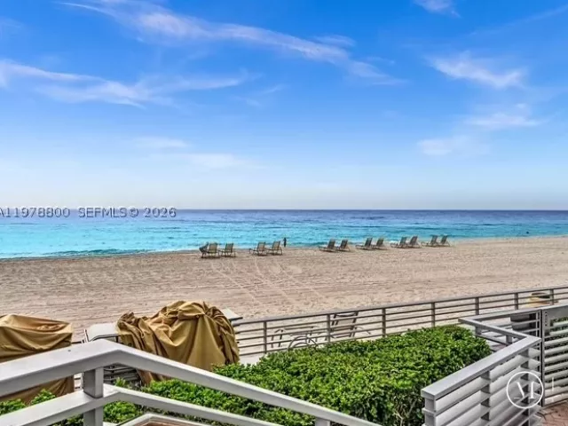 3-bedroom condo for sale in Hollywood - 3535 S Ocean Dr 905 - MondialRealty