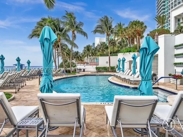 3-bedroom condo for sale in Hollywood - 3535 S Ocean Dr 905 - MondialRealty