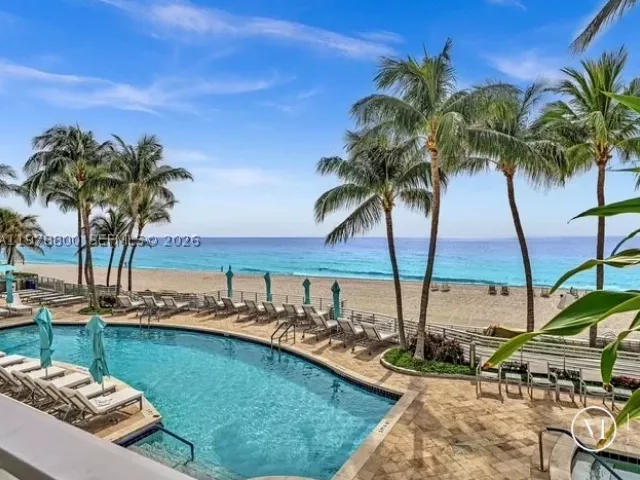 3-bedroom condo for sale in Hollywood - 3535 S Ocean Dr 905 - MondialRealty