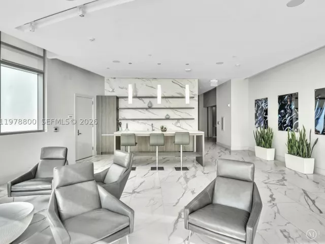 3-bedroom condo for sale in Hollywood - 3535 S Ocean Dr 905 - MondialRealty