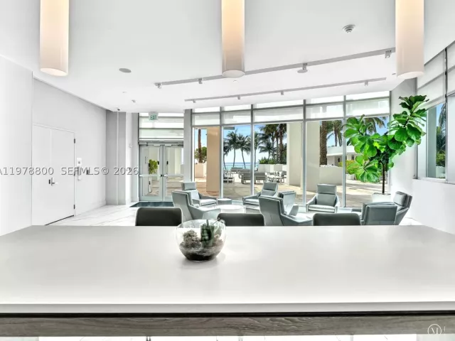 3-bedroom condo for sale in Hollywood - 3535 S Ocean Dr 905 - MondialRealty