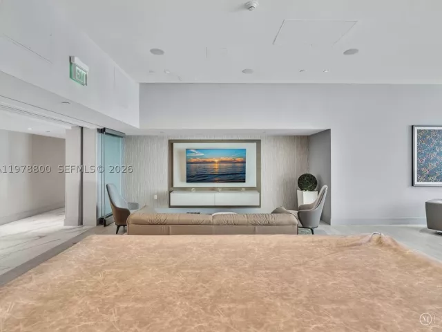 3-bedroom condo for sale in Hollywood - 3535 S Ocean Dr 905 - MondialRealty