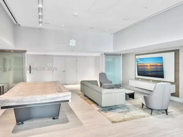 3-bedroom condo for sale in Hollywood - 3535 S Ocean Dr 905 - MondialRealty