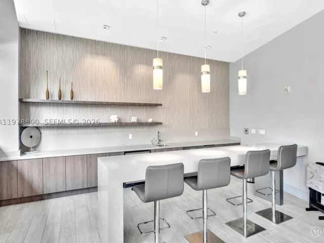 3-bedroom condo for sale in Hollywood - 3535 S Ocean Dr 905 - MondialRealty
