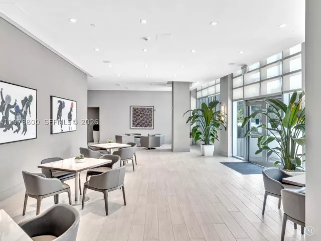 3-bedroom condo for sale in Hollywood - 3535 S Ocean Dr 905 - MondialRealty