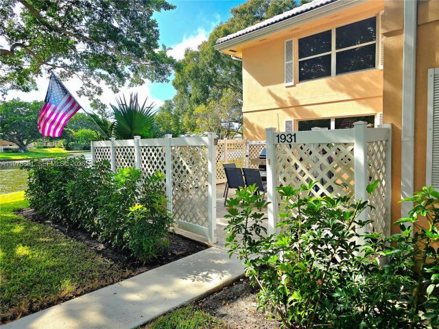 2-bedroom home for rent in West Palm Beach - 1931 Hartford Ct 21C - MondialRealty