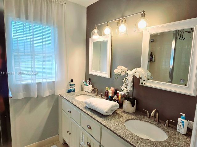 2-bedroom home for rent in West Palm Beach - 1931 Hartford Ct 21C - MondialRealty