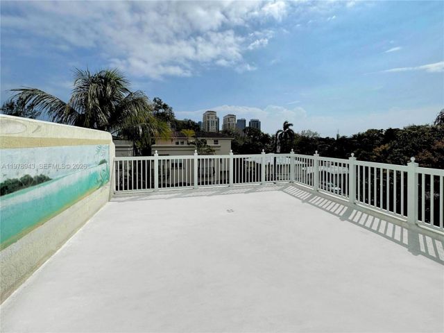 Home for sale at 229 SW 9th Ave - photo 7481591