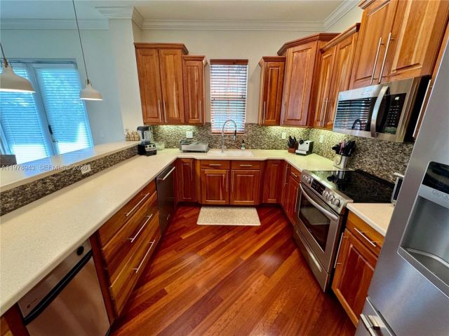 Home for sale at 229 SW 9th Ave - photo 7481594