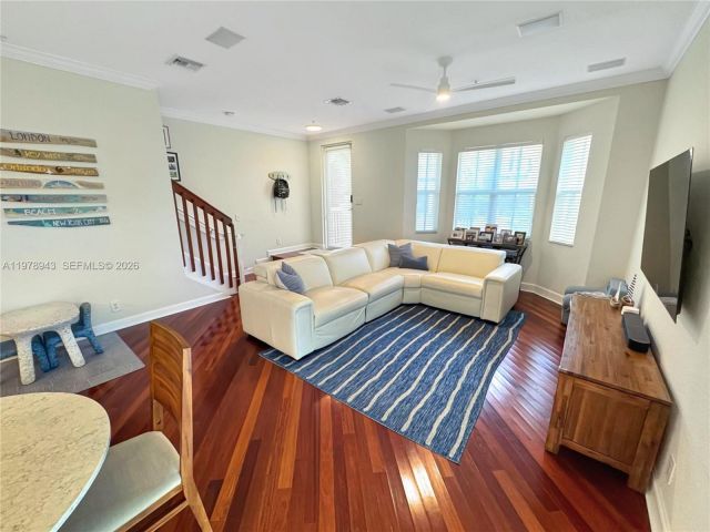 Home for sale at 229 SW 9th Ave - photo 7481595