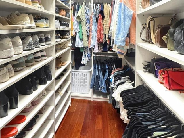 Home for sale at 229 SW 9th Ave - photo 7481602