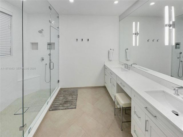 Home for sale at 229 SW 9th Ave - photo 7481604