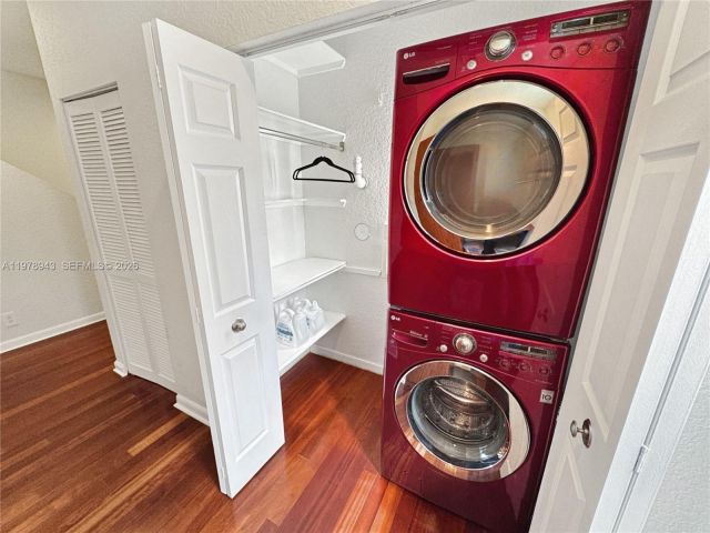 Home for sale at 229 SW 9th Ave - photo 7481605