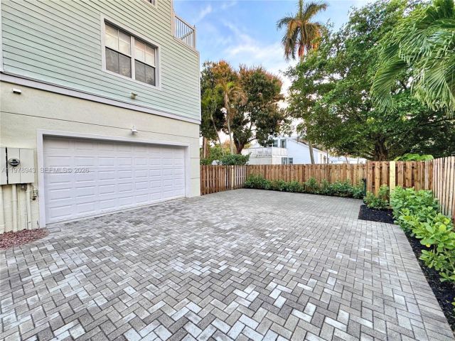 Home for sale at 229 SW 9th Ave - photo 7481608