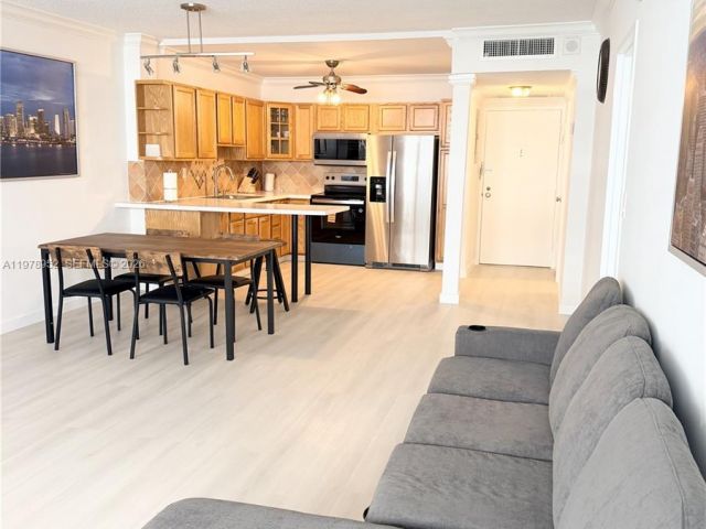 Apartment for rent  Unit #521 - photo 7470143