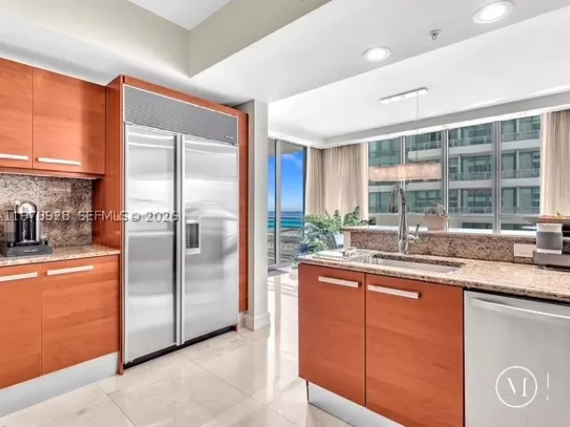 3-bedroom condo for rent in Hollywood - 3535 S OCEAN DR 905 - MondialRealty