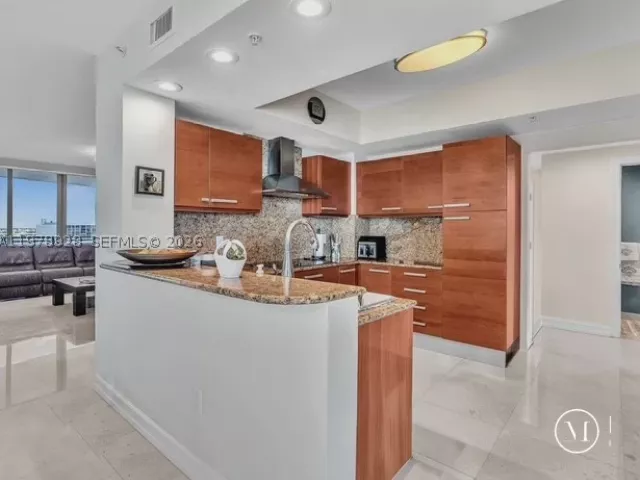 3-bedroom condo for rent in Hollywood - 3535 S OCEAN DR 905 - MondialRealty