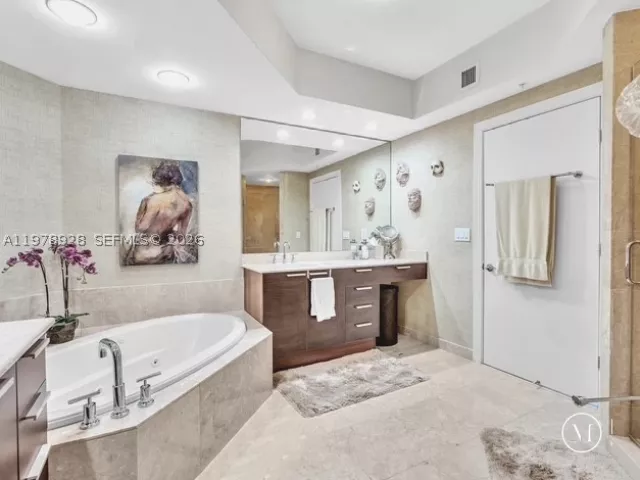 3-bedroom condo for rent in Hollywood - 3535 S OCEAN DR 905 - MondialRealty