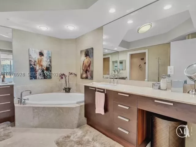 3-bedroom condo for rent in Hollywood - 3535 S OCEAN DR 905 - MondialRealty