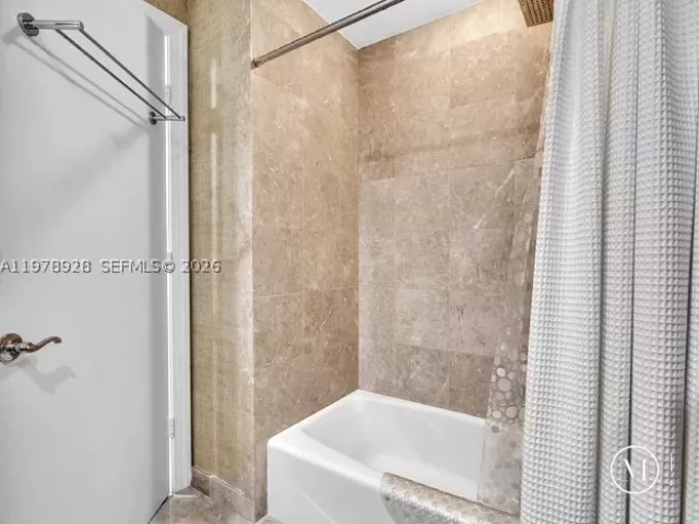 3-bedroom condo for rent in Hollywood - 3535 S OCEAN DR 905 - MondialRealty