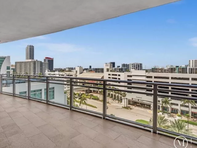 3-bedroom condo for rent in Hollywood - 3535 S OCEAN DR 905 - MondialRealty