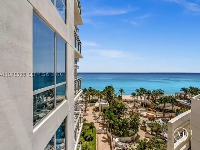 3-bedroom condo for rent in Hollywood - 3535 S OCEAN DR 905 - MondialRealty