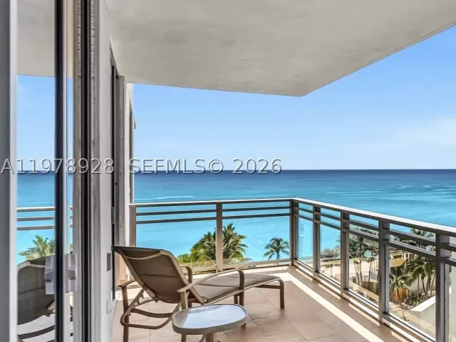 3-bedroom condo for rent in Hollywood - 3535 S OCEAN DR 905 - MondialRealty