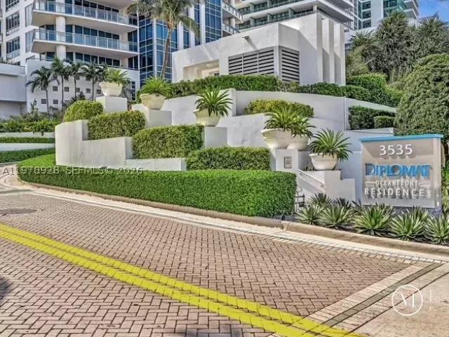 3-bedroom condo for rent in Hollywood - 3535 S OCEAN DR 905 - MondialRealty