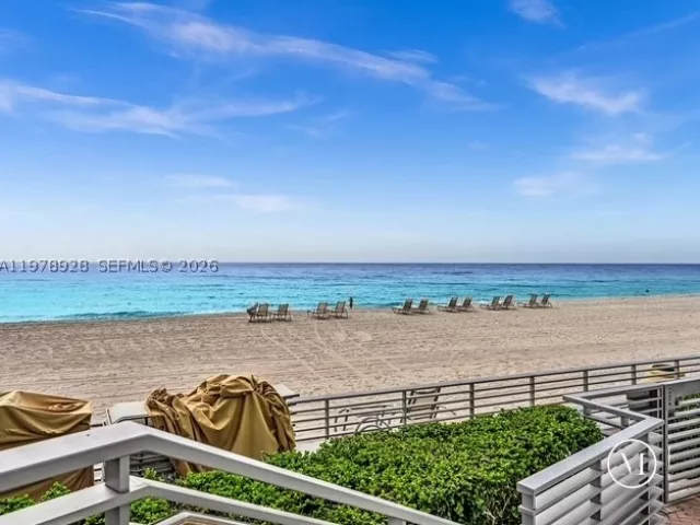 3-bedroom condo for rent in Hollywood - 3535 S OCEAN DR 905 - MondialRealty