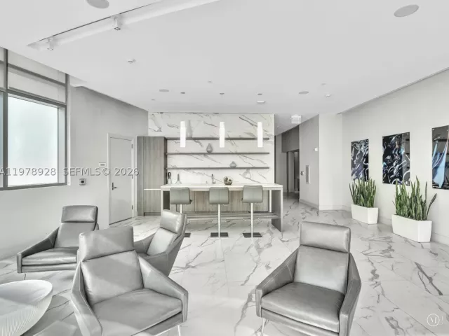 3-bedroom condo for rent in Hollywood - 3535 S OCEAN DR 905 - MondialRealty