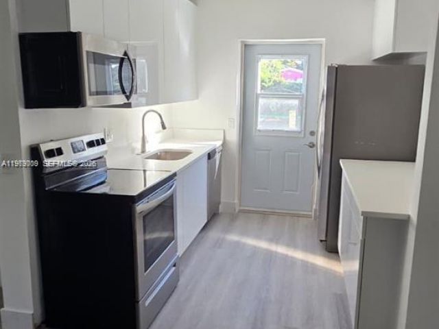 3-bedroom home for rent in Hollywood - 1812 Scott St 1812 - MondialRealty