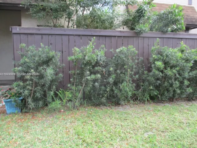 3-bedroom home for sale in Pembroke Pines - 1760 Bayberry Dr - MondialRealty