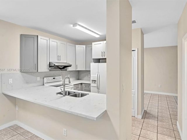 3-bedroom home for rent in Pembroke Pines - 2297 NW 160th Ter 2297 - MondialRealty
