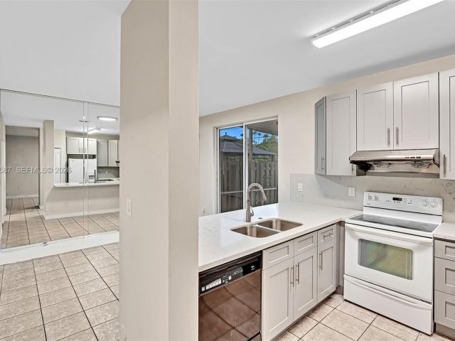 3-bedroom home for rent in Pembroke Pines - 2297 NW 160th Ter 2297 - MondialRealty